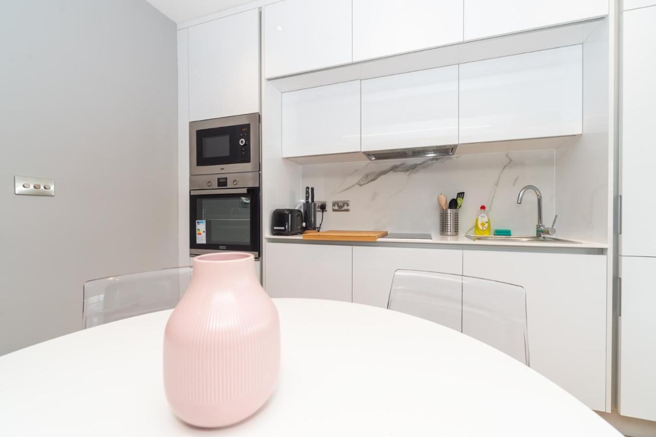 Stunning Hyde Park Apartments ลอนดอน ภายนอก รูปภาพ